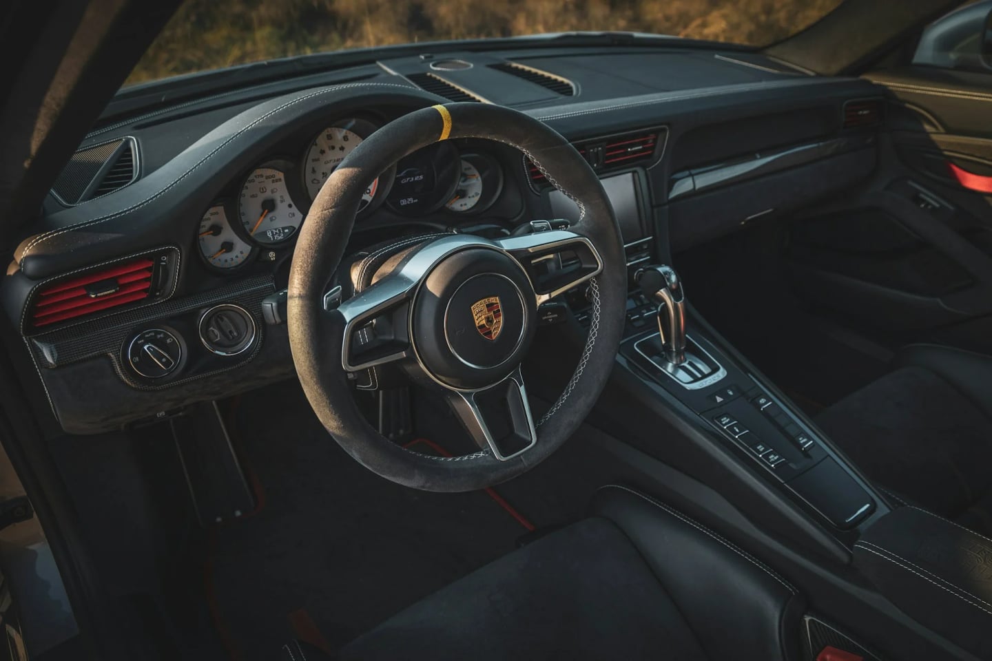 Handgeschakeld vs Automaat: Welke auto’s hebben de voorkeur van liefhebbers?