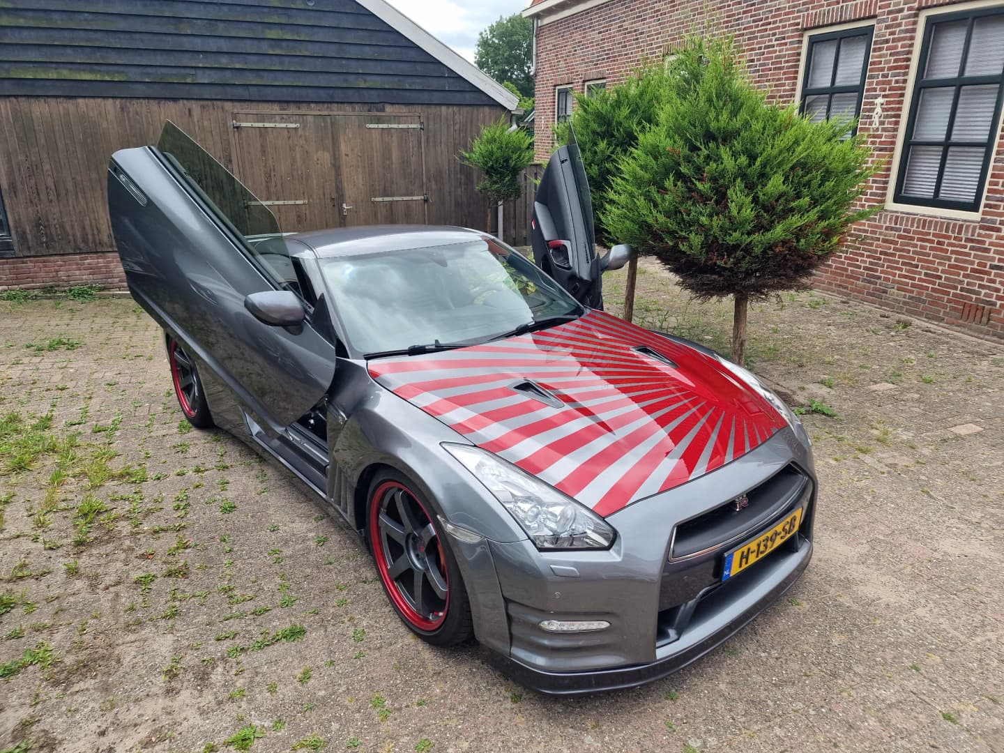 Nissan GT-R